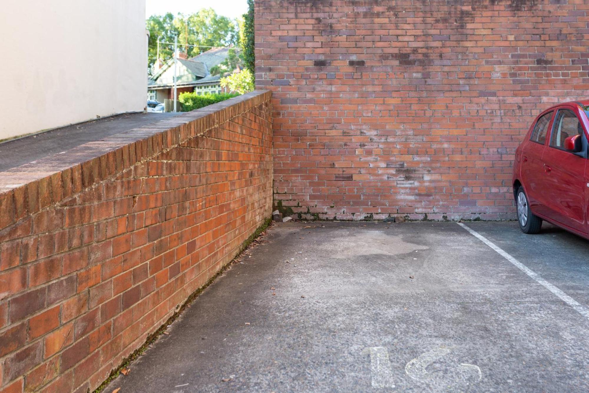 Apartment Comfy Balcony Near Parks Shopping & Dining